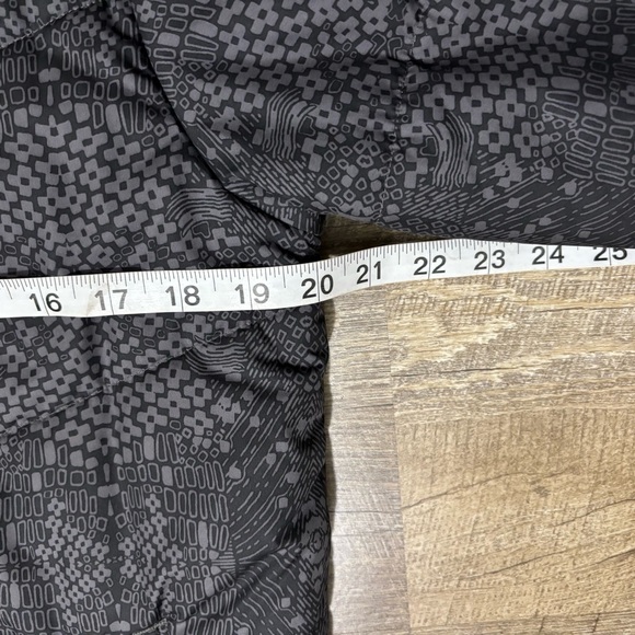 Patagonia Puffer Jacket Women's M Full Zip Gray Insulated AOP Geometric - Picture 7 of 9